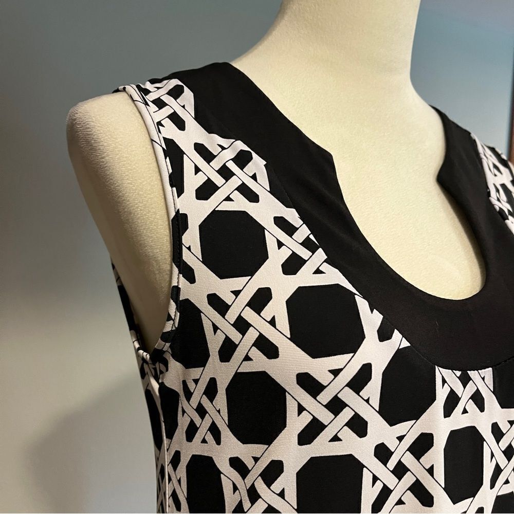 WHBM sleeveless geometrical sleeveless blouse/tunic‎ - Picture 4 of 13